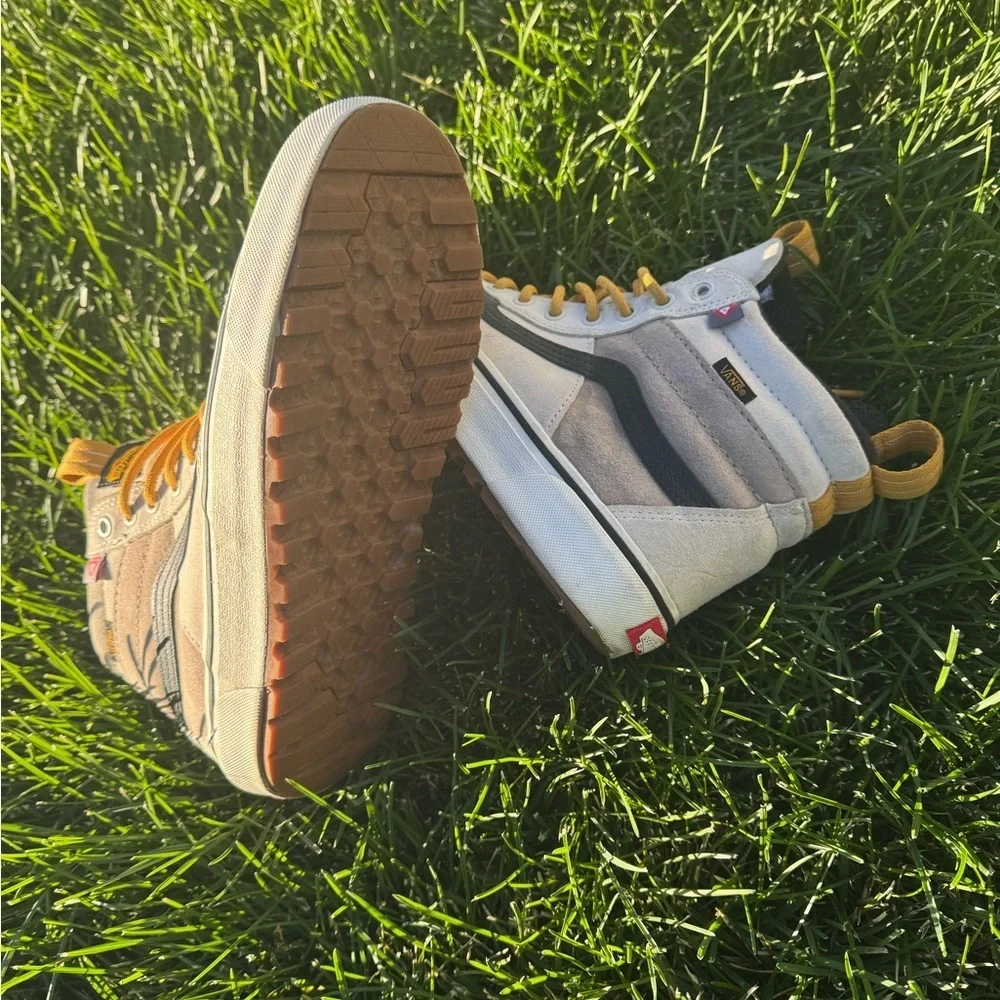 Men’s MTE high top Vans size 8.5 men’s/ 10 women’s